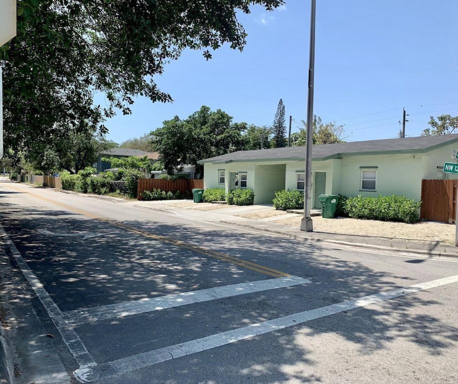 Deco Drive • Near Hard Rock Stadium • South • Wynwood Apartamento *
