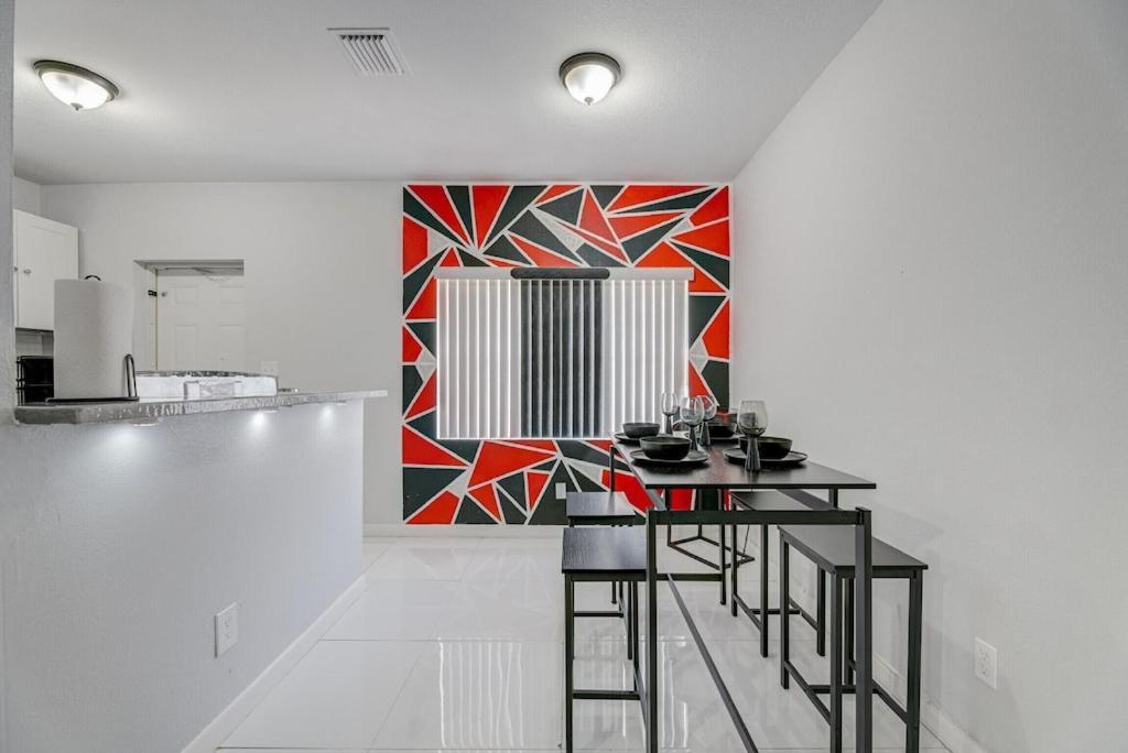 Apartamento Deco Drive • Near Hard Rock Stadium • South • Wynwood *